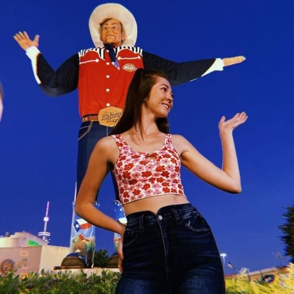 Meet your Posher, Brittany - Picture 1 of 1